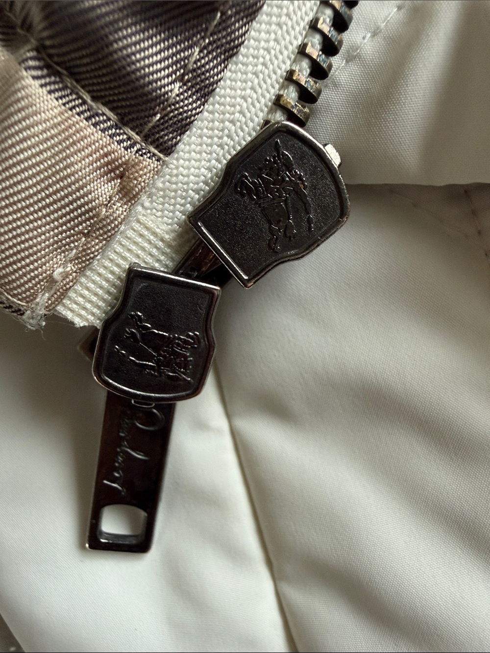 Burberry London White Quilted Jacket - US size 10 - Picture 12 of 12